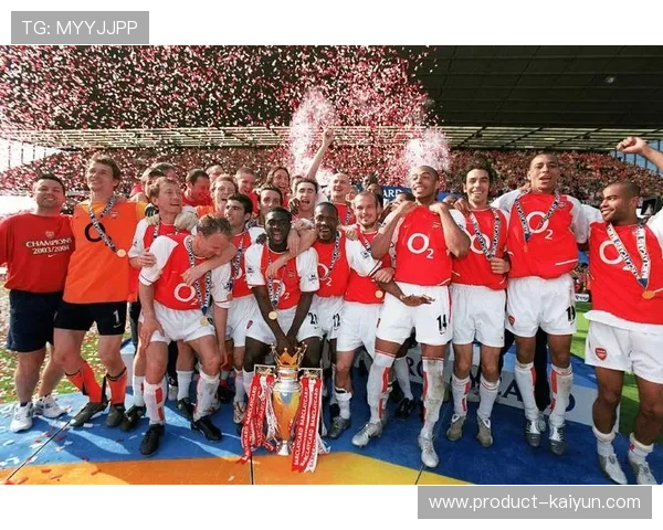 加拉塔萨雷主场魔鬼氛围再现，球迷助威成欧战独特风景线